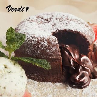 Volcan de chocolate con bola de vainilla