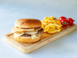 Mešani burger + pomfrit