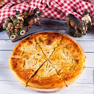 ხაჭაპური მეგრული (700 გრ ყველი და სულგუნი)