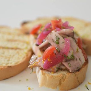 Bruschetta con porchetta