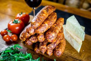 Sveža roštiljska kobasica