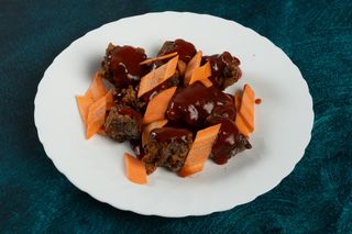 Duboko pržena zadnja rebra & slatko-kiseli sos