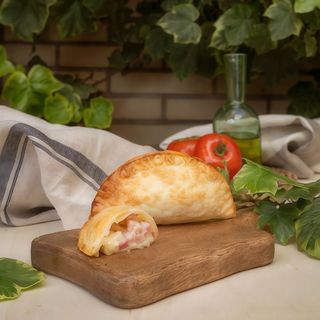 Empanadilla De Jamón Y Queso