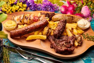 Platou mix grill (pentru 2 persoane)