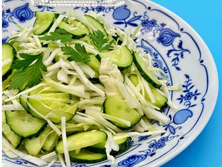 Салат з молодою капустою та домашньою олією (200g)