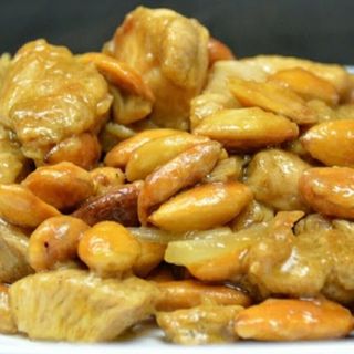 Pollo con almendras