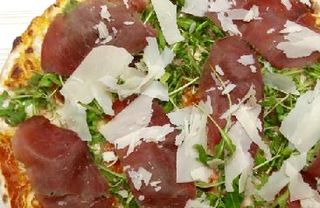 Bresaola con rucola e grana