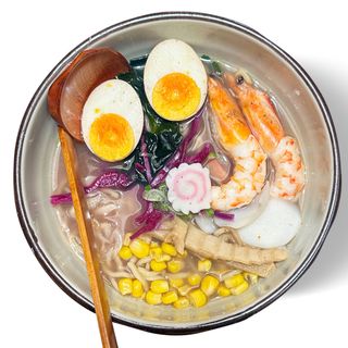 Ramen di gamberi e calamari