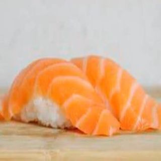42.Nigiri Salmón (2 Pzs.)