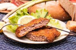 Шницел от мляно месо с гарнитура (300г)