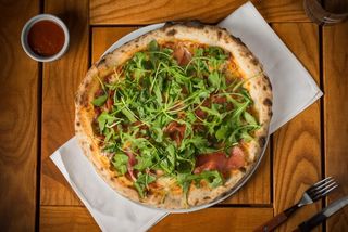 Pizza Crudo e Rucola