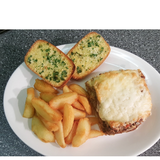 Lasagna with chips and garlic bread 