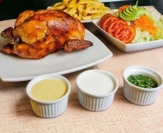 Pollo Entero A La Brasa Con Papas, Ensalada Y Cremas