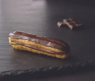 Éclair de chocolate