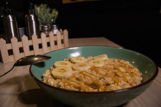 Proteinska ovsena kaša sa kikirikijem