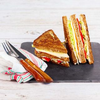 Sándwich De Salmón Y Queso