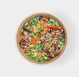 Wok з карамелізованими курячими сердечками (420г)