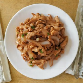 72a. Pollo Con Cebolla