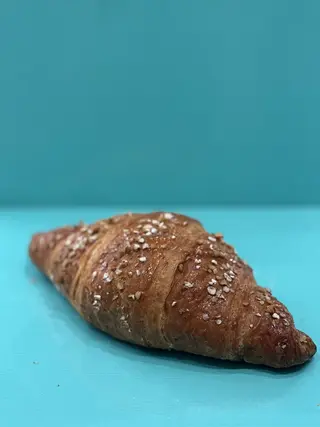 Brioche vegana farcita alla confettura di more