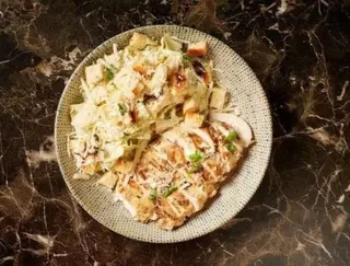 Salata Caesar cu pui
