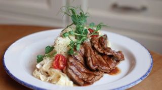 Фетучини со стейком