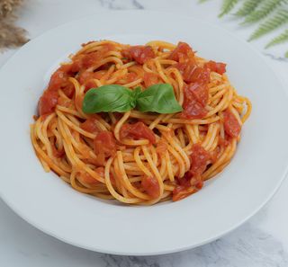 Pasta napolitana clásica (salsa de tomate)