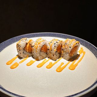 Uramaki spicy salmon