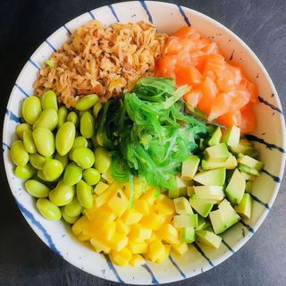 205.Poke Bowl Salmón