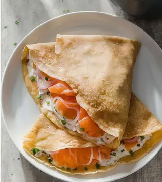 Crepe con Aguacate, Salmón Ahumado Y  Queso crema