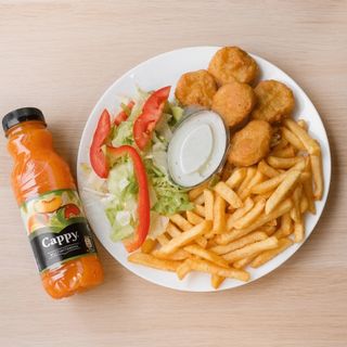 Nuggetsy z frytkami + cappy