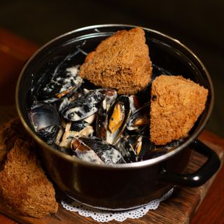 Мідії у вершковому соусі з хрусткою чіабатою