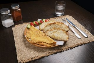 Omleta cu șuncă si cașcaval