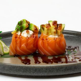 113-Gunkan de Salmón y Aguacate