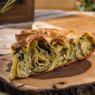 Домашна селска баница със спанак, краве сирене , яйца и масло