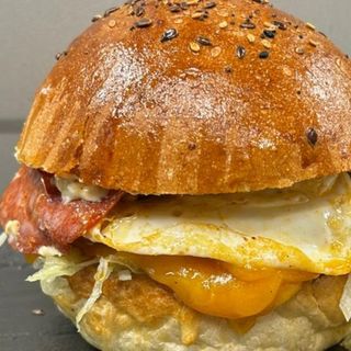 Hype Burger/ Cartofi wedges/ Sos Hype