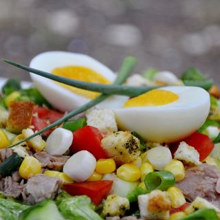 Зелена салата с Риба тон и царевица (450г)