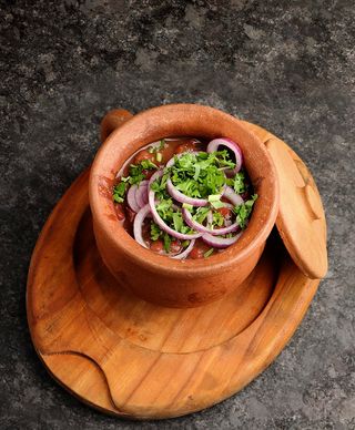 წითელი ლობიო ქოთანში