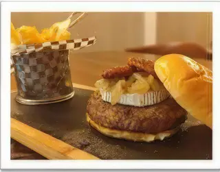 Hamburguesa Envidia De Pollo con patatas fritas