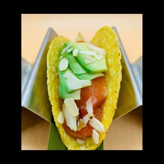 Salmon Taco (Salmone, Mandorle, Avocado)