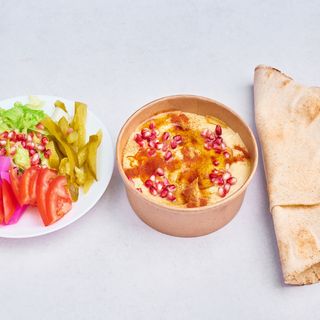 Mutabal 200 gram w zestawie  z pitą i warzywami