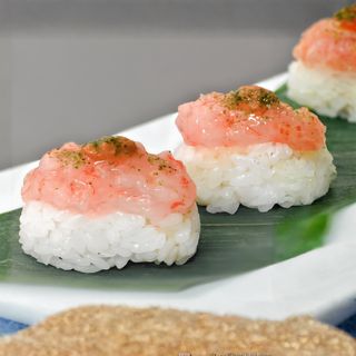 Nigiri tartare gambero rosso e riccio - 2 pezzi