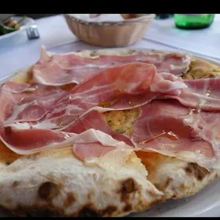Focaccia al crudo