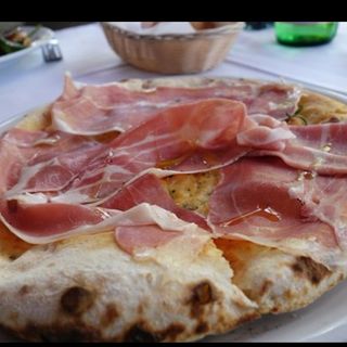 Focaccia al crudo