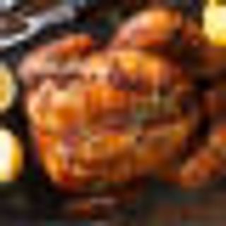 Menú , pollo + patatas caliu+ croquetas  y alioli 