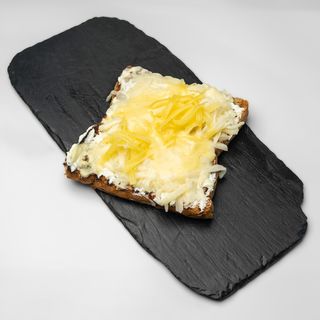 2 Toast complets Fromage fondu et Oeufs