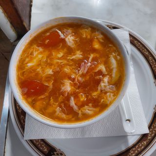 Sopa De Tomate Con Huevos