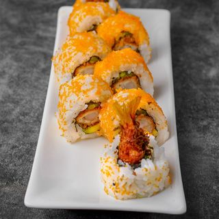 690.Red dragon langostino aguacate pepino mayonesa tobico