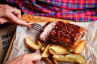 Свинячі реберця в медово-гірчичному соусі (250/100г)