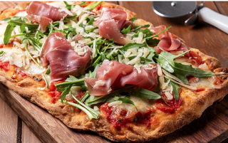 Pinsa prosciutto Parma y rúcula