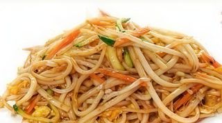 230 Yaki udon con pollo